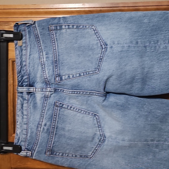 NWT Liverpool Marley Girlfriend Cuffed Low-Rise Distressed Jeans - Picture 8 of 15